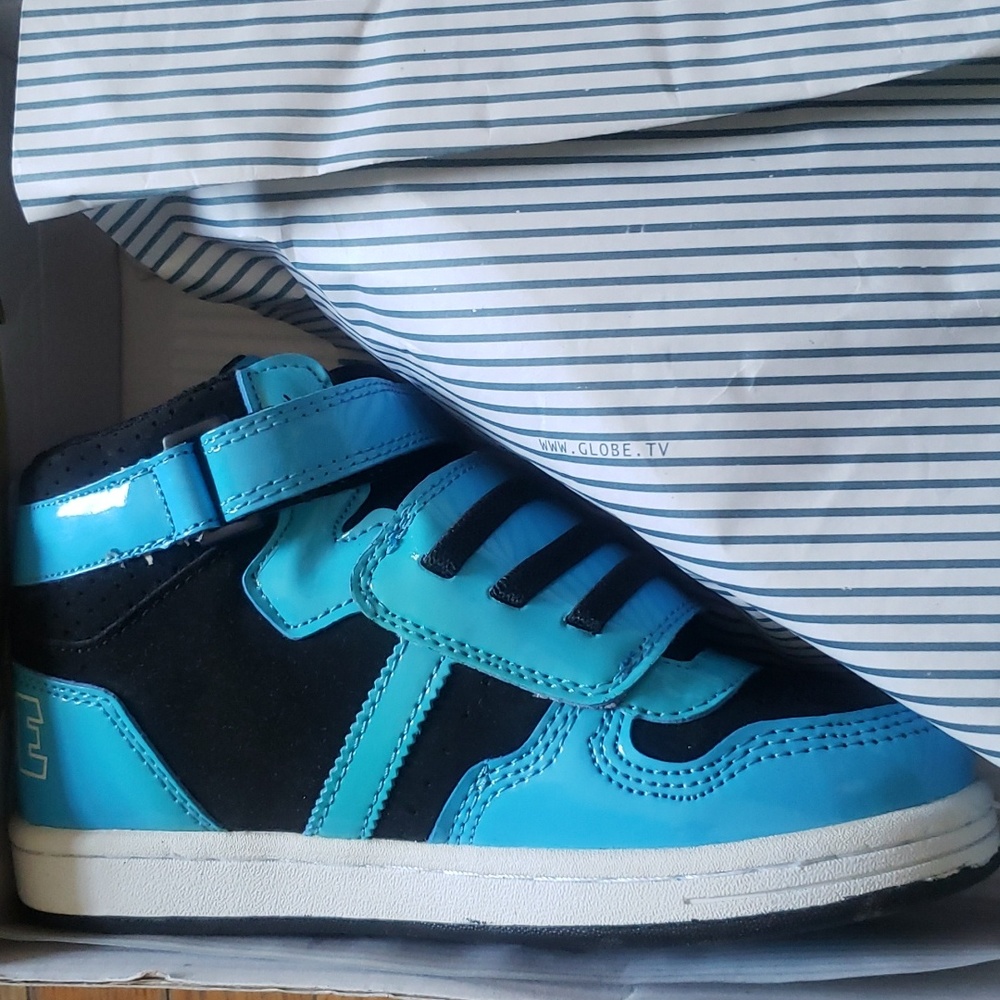 Globe Superfly sneakers kids size 13, Hawaiian Ocean/turquoise and black NIB